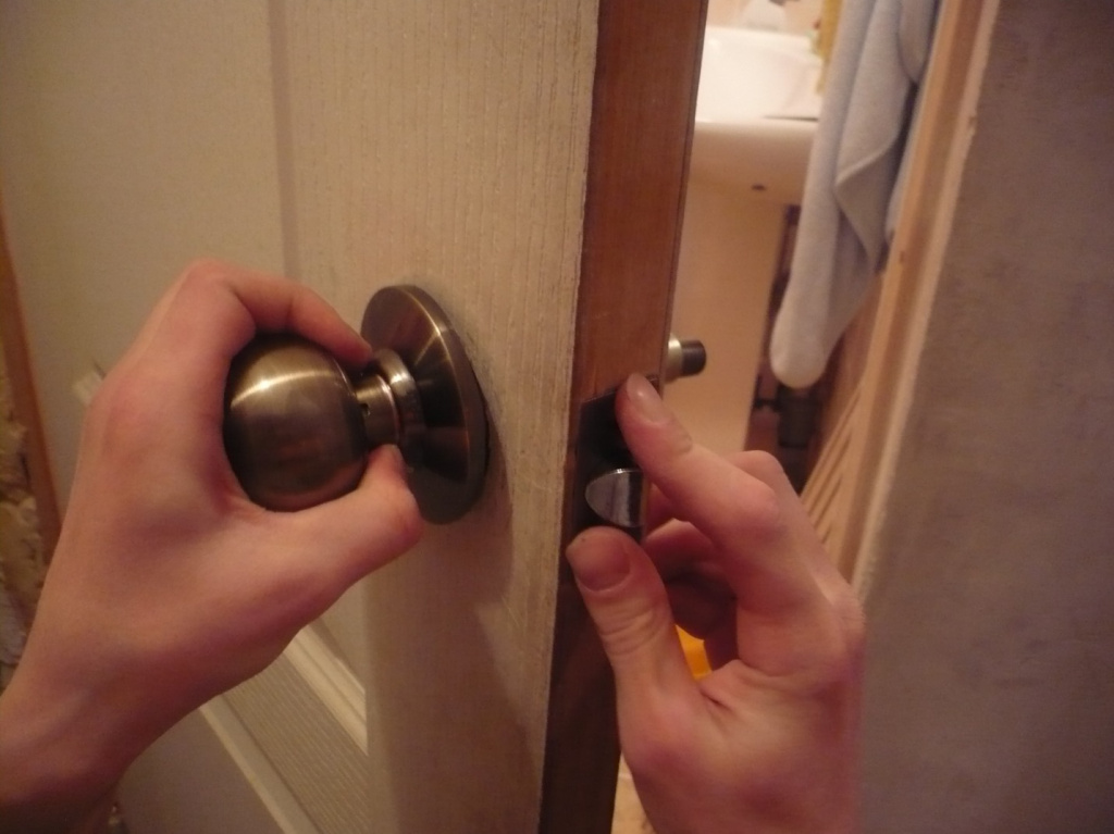Как правильно установить межкомнатную дверь своими руками: видео-инструкция | Полезно знать | Дзен